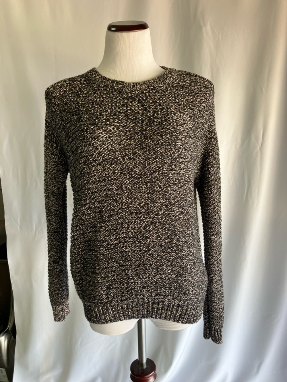 Forever 21 Women's Marled Black and Cream Crewneck Sweater